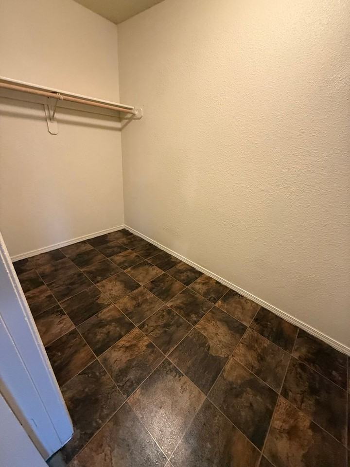 1801 N Short L St - Photo 2 of 20