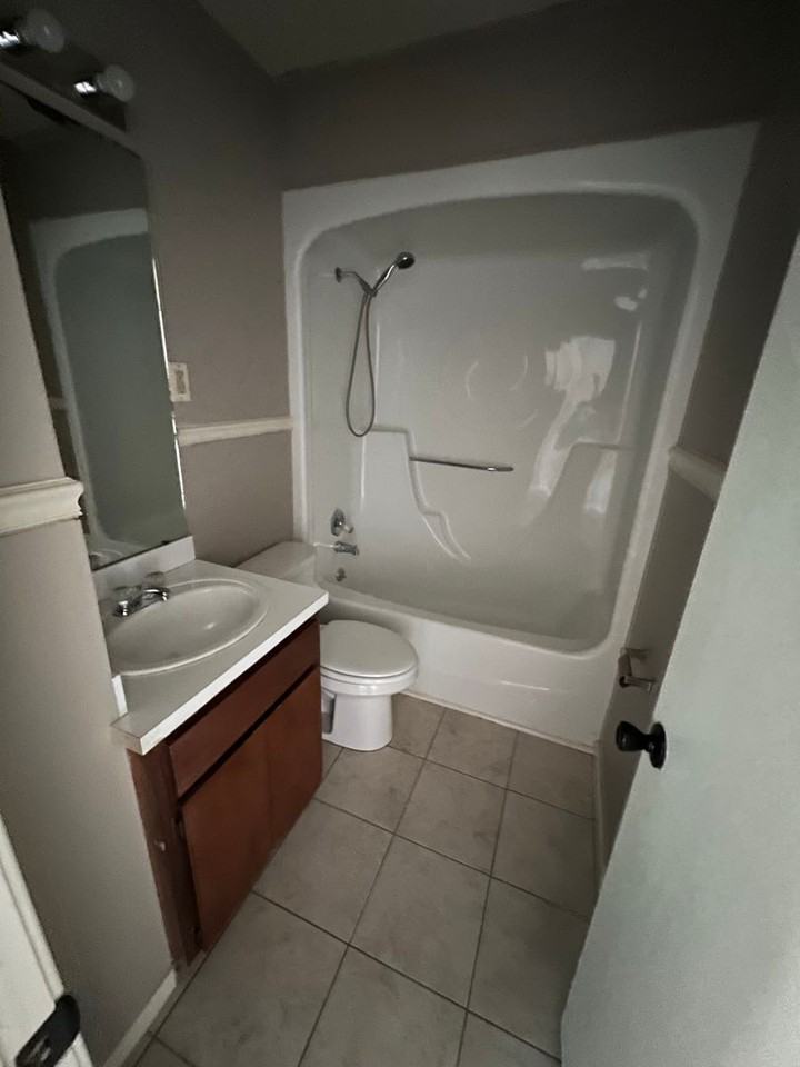 1029 South St - Photo 4 of 8