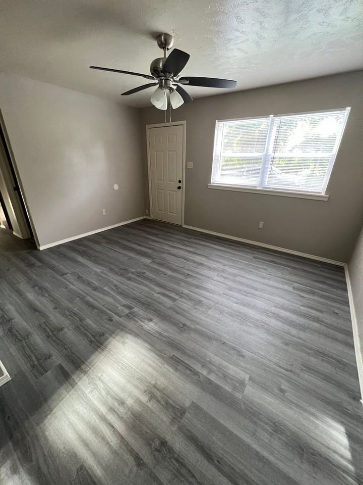 1029 South St - Photo 6 of 8