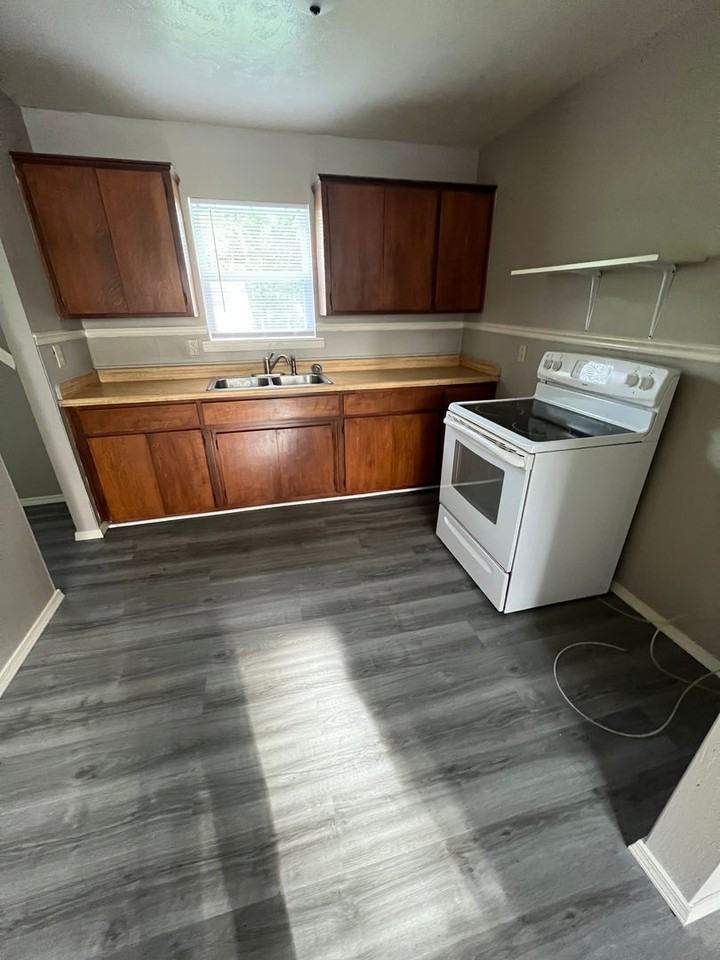 1029 South St - Photo 7 of 8