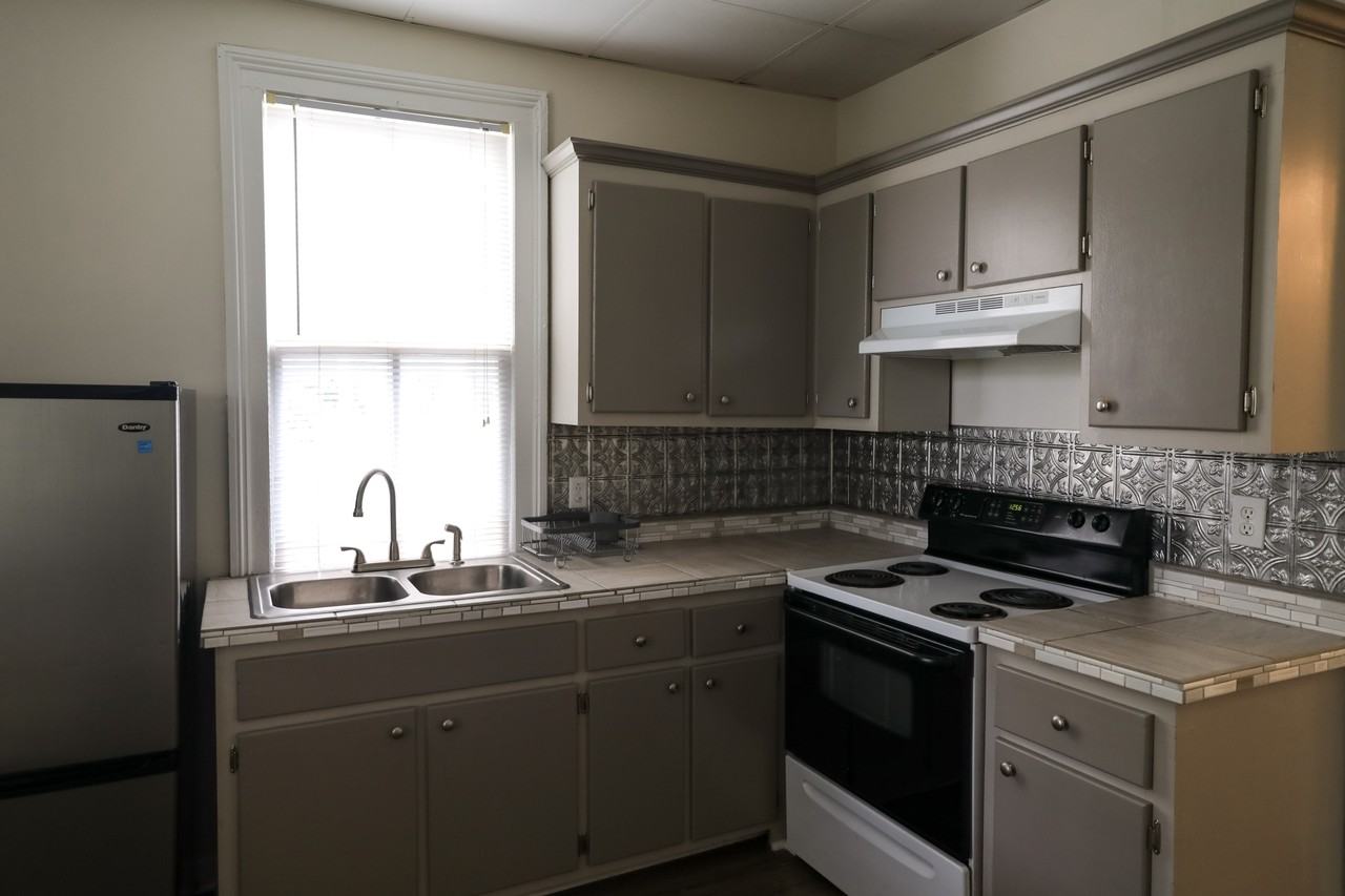 561 Rutledge Ave #B - Photo 2 of 18