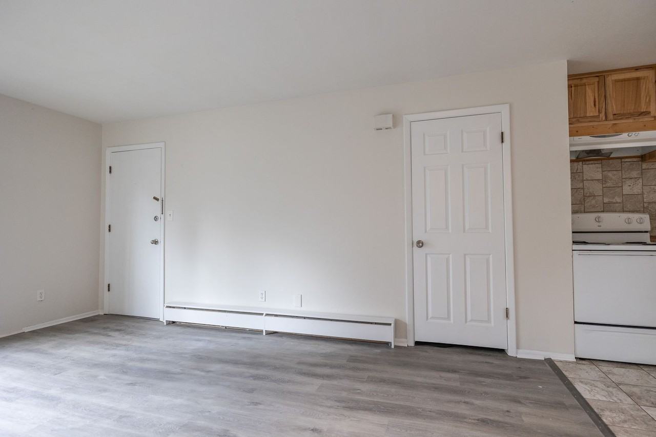 1135 35th St - Photo 4 of 7