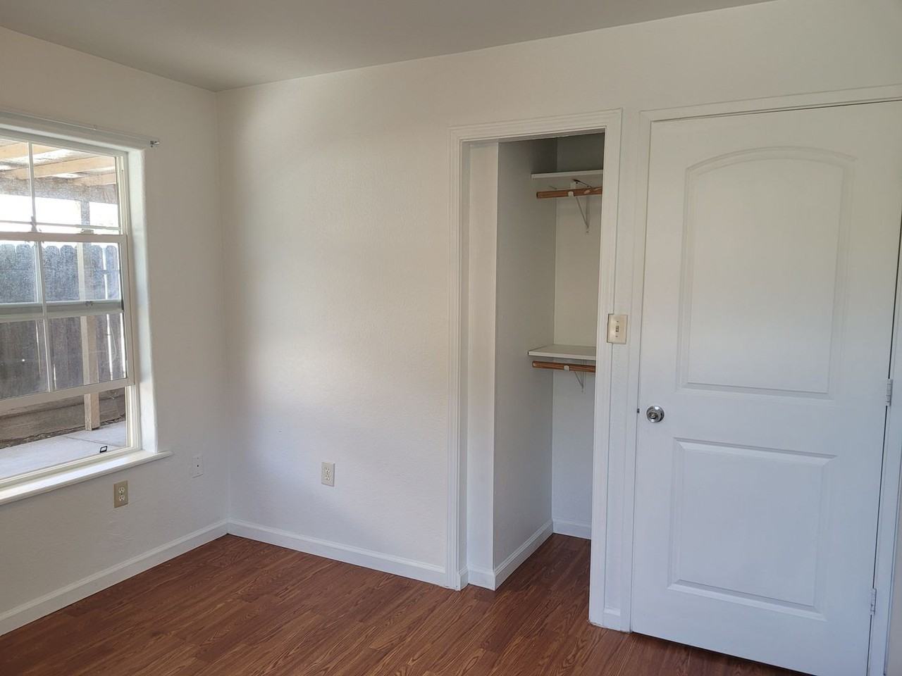 585 South Ave - Photo 4 of 6