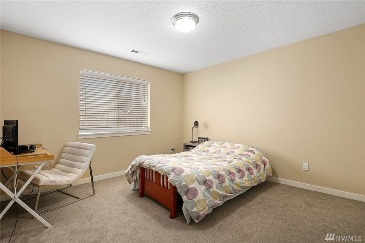 5409 Ne 54th St - Photo 3 of 20