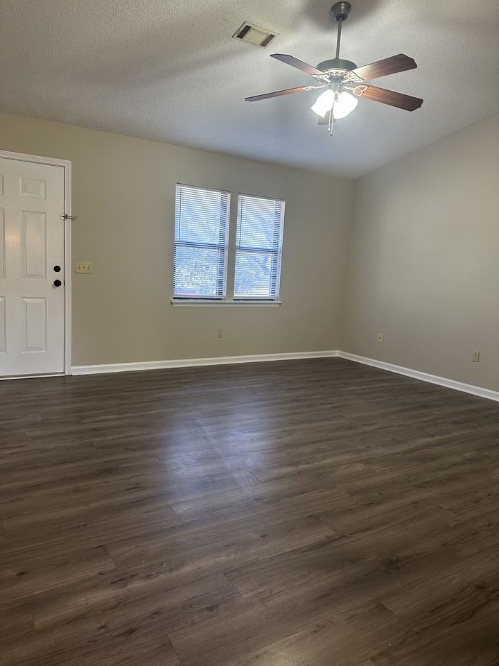 1428 Central Ln #1 - Photo 3 of 13