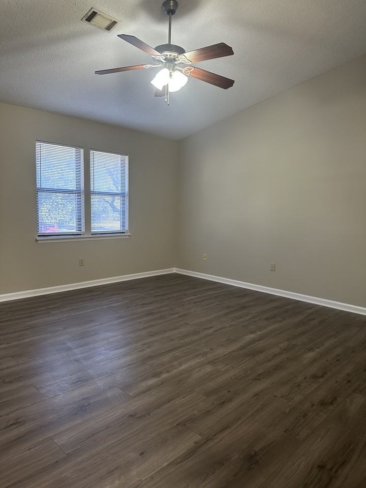 1428 Central Ln #1 - Photo 5 of 13