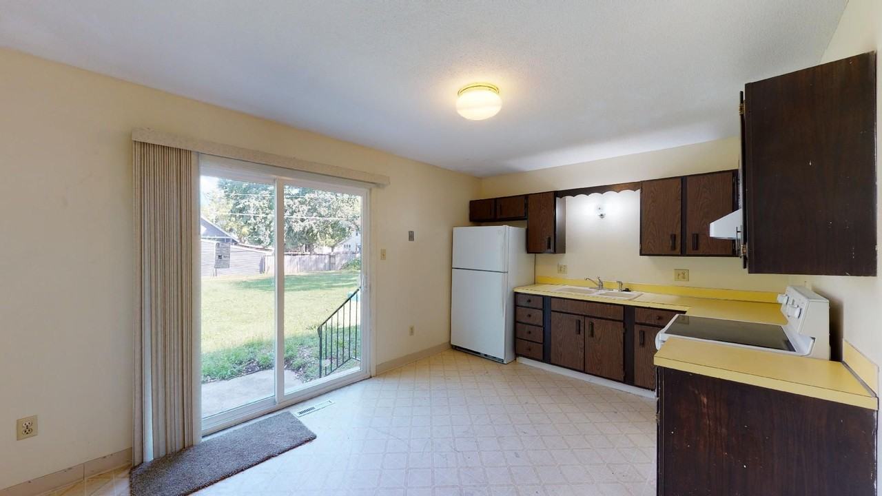 3103 E 7th St - Photo 6 of 17