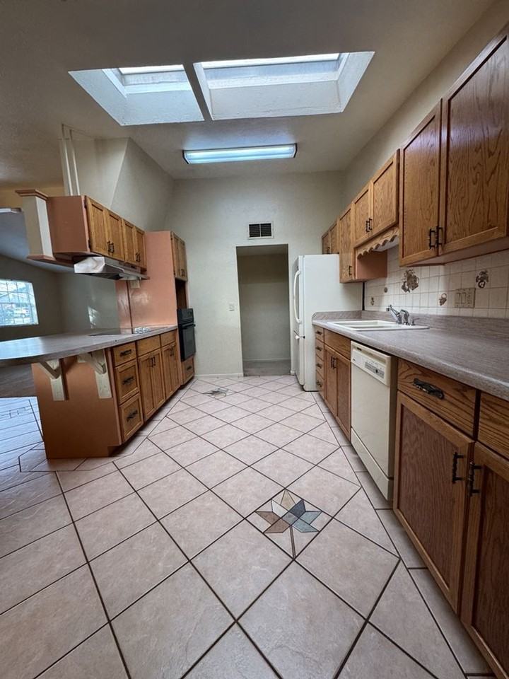 1401 Bella Vista Dr - Photo 6 of 23