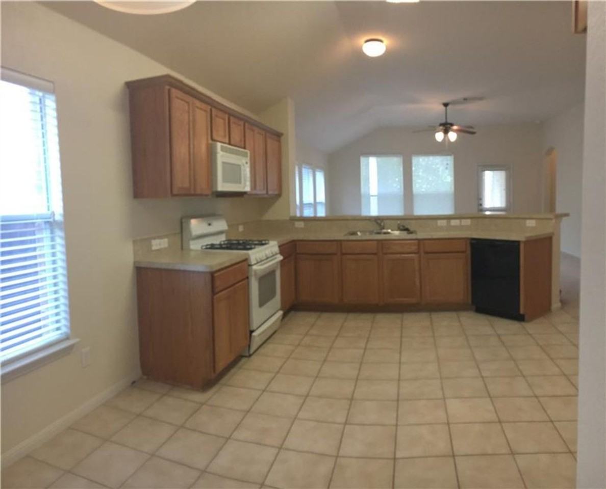 13212 Kenswick Dr - Photo 6 of 26