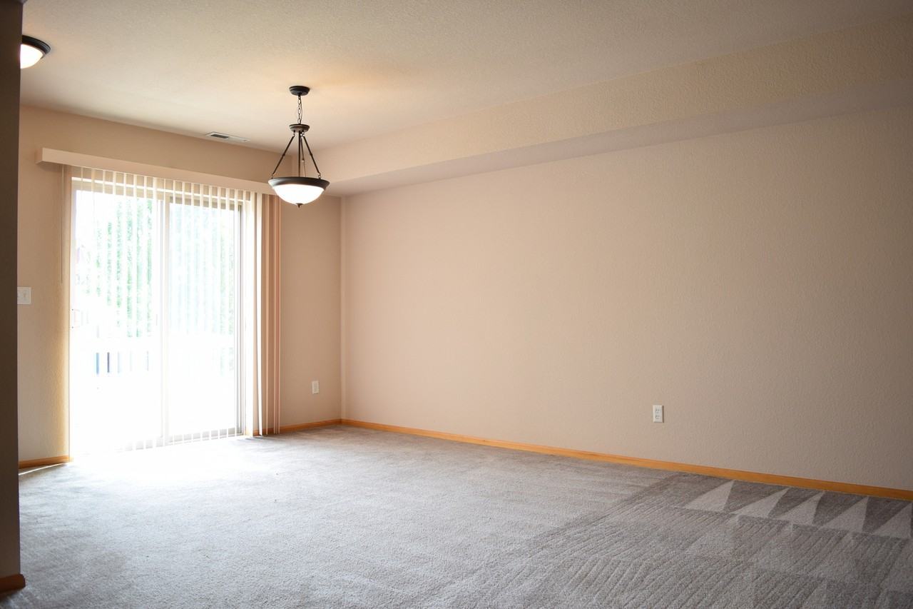 1657 Sw Stanford St - Photo 5 of 17