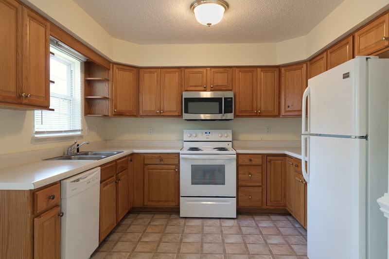 3041 Dixon Rd - Photo 3 of 14