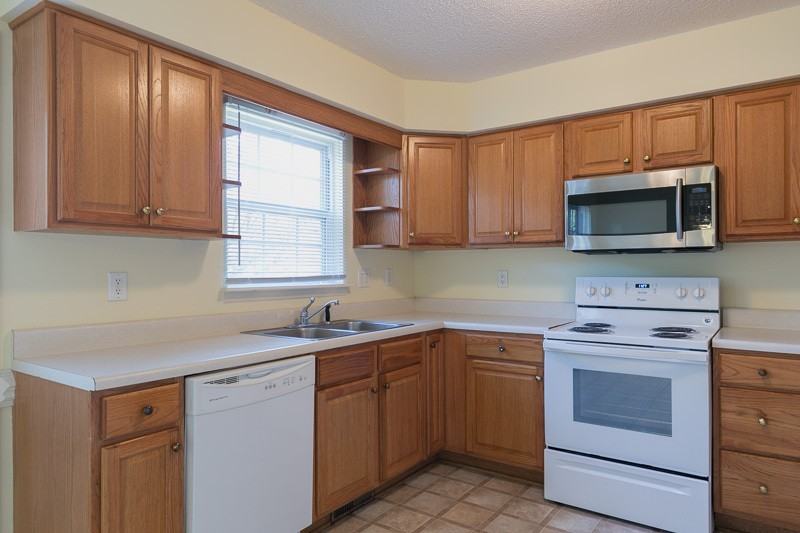 3041 Dixon Rd - Photo 4 of 14