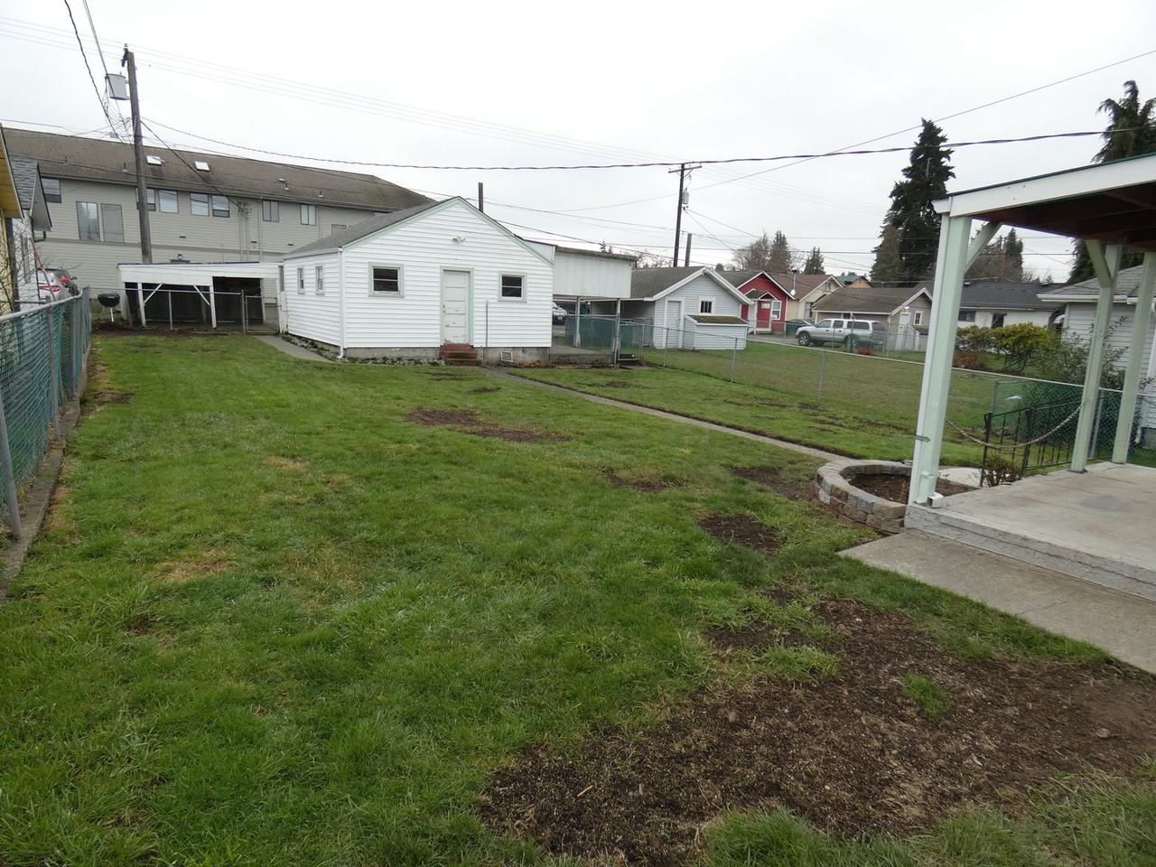 330 E 6th St - Photo 3 of 21