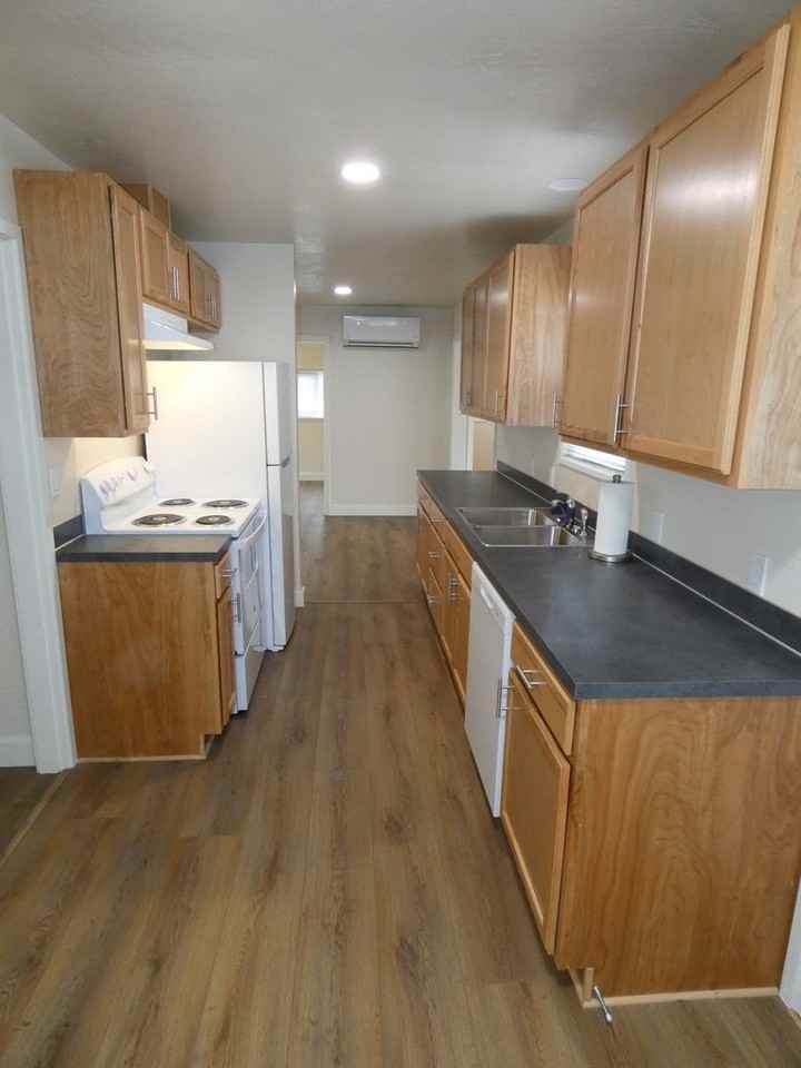 330 E 6th St - Photo 5 of 21