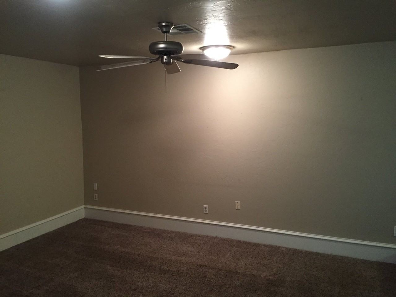 905 W 24th St - Photo 2 of 10