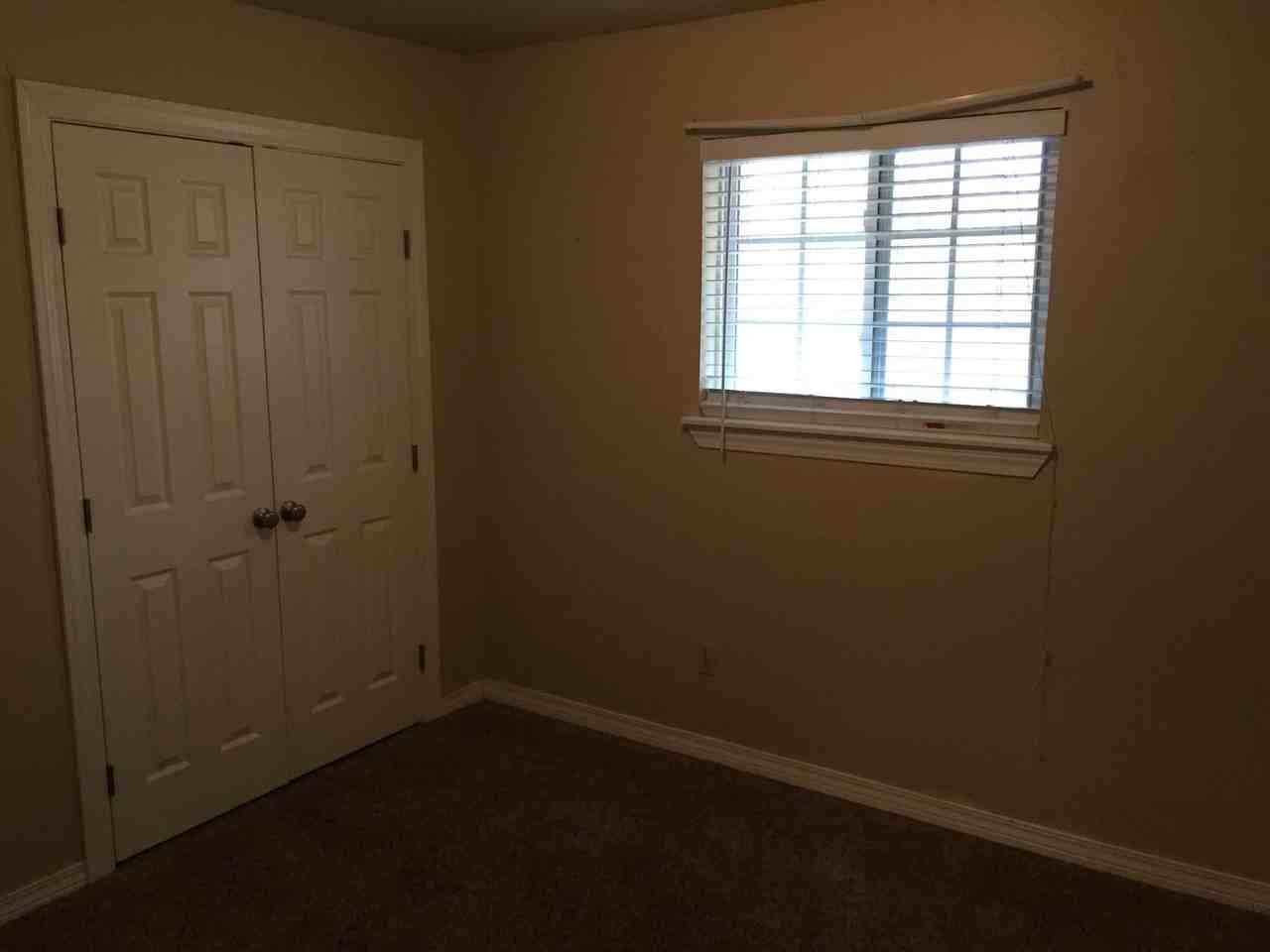 905 W 24th St - Photo 3 of 10