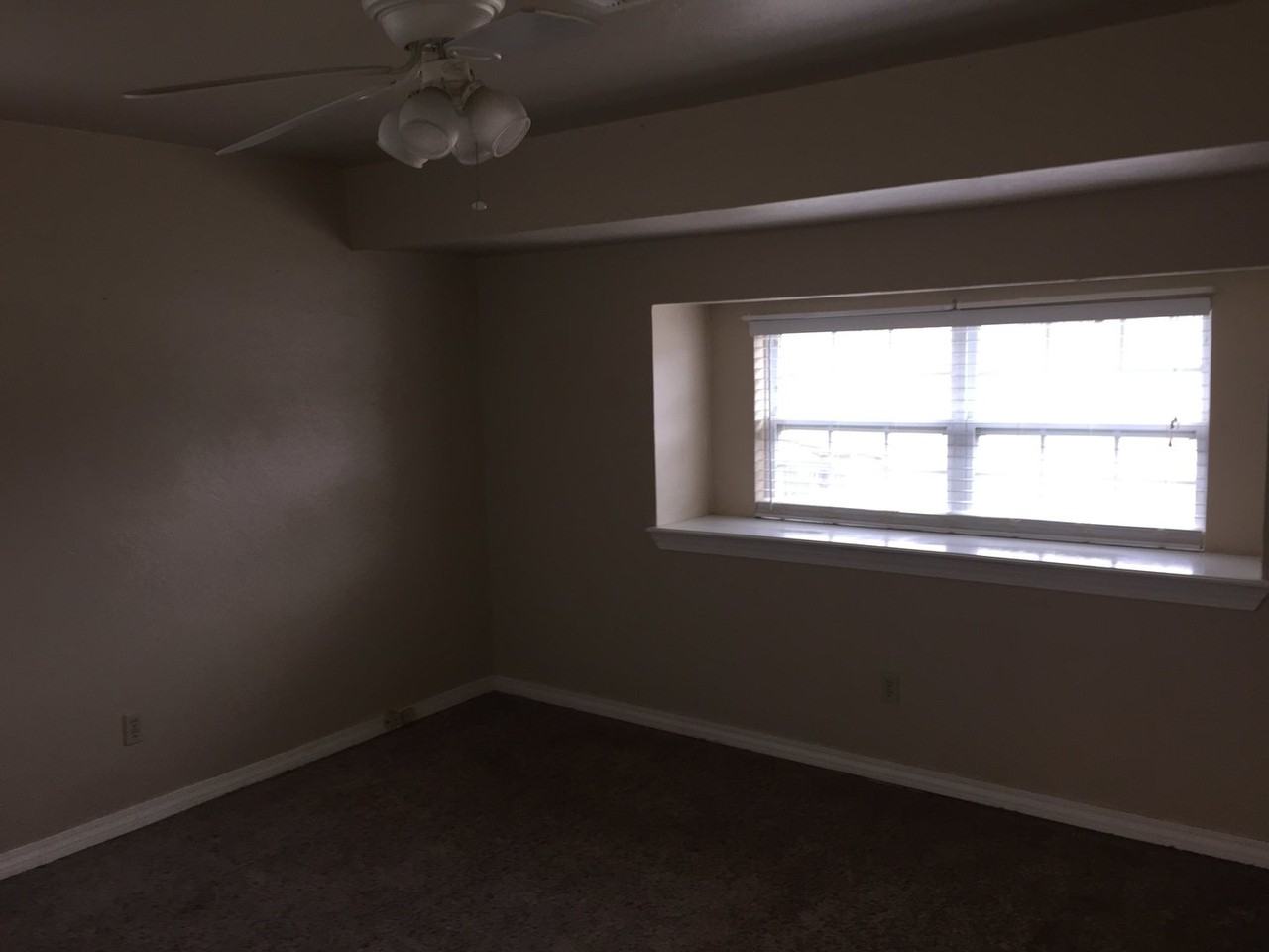 905 W 24th St - Photo 4 of 10