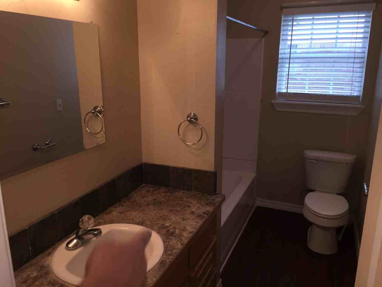 905 W 24th St - Photo 5 of 10