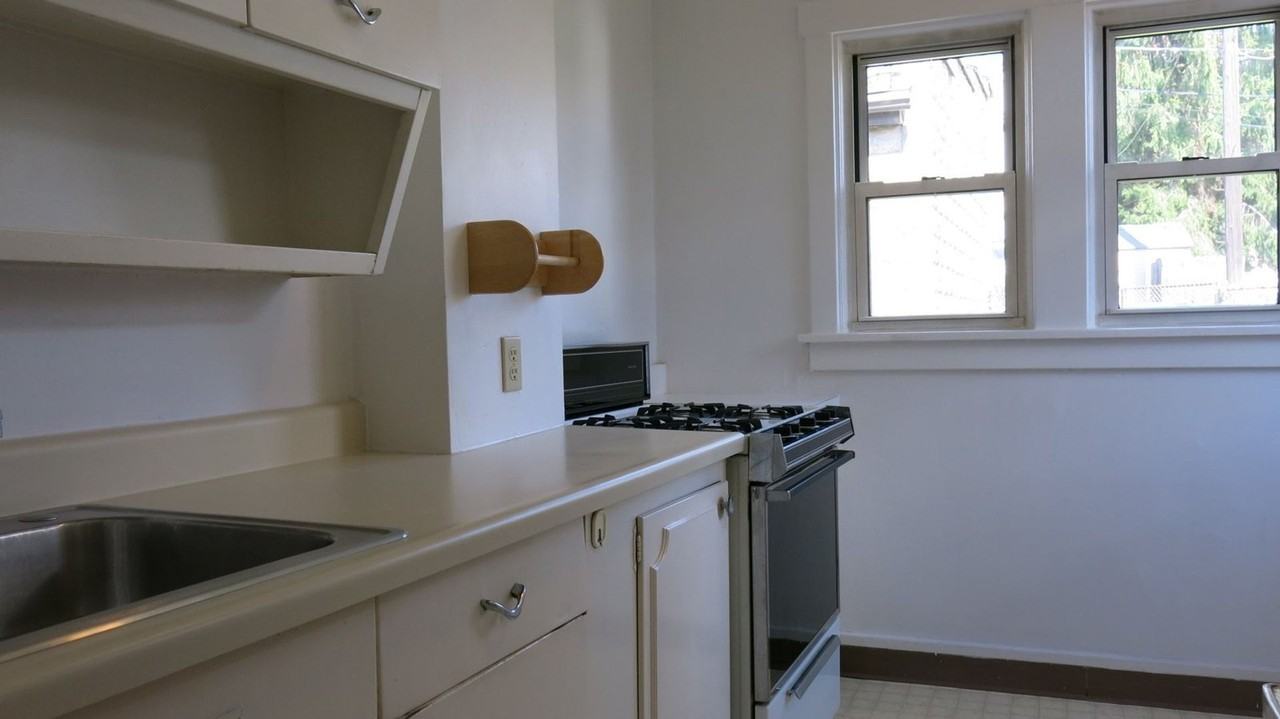 1851 Chislett St - Photo 7 of 12