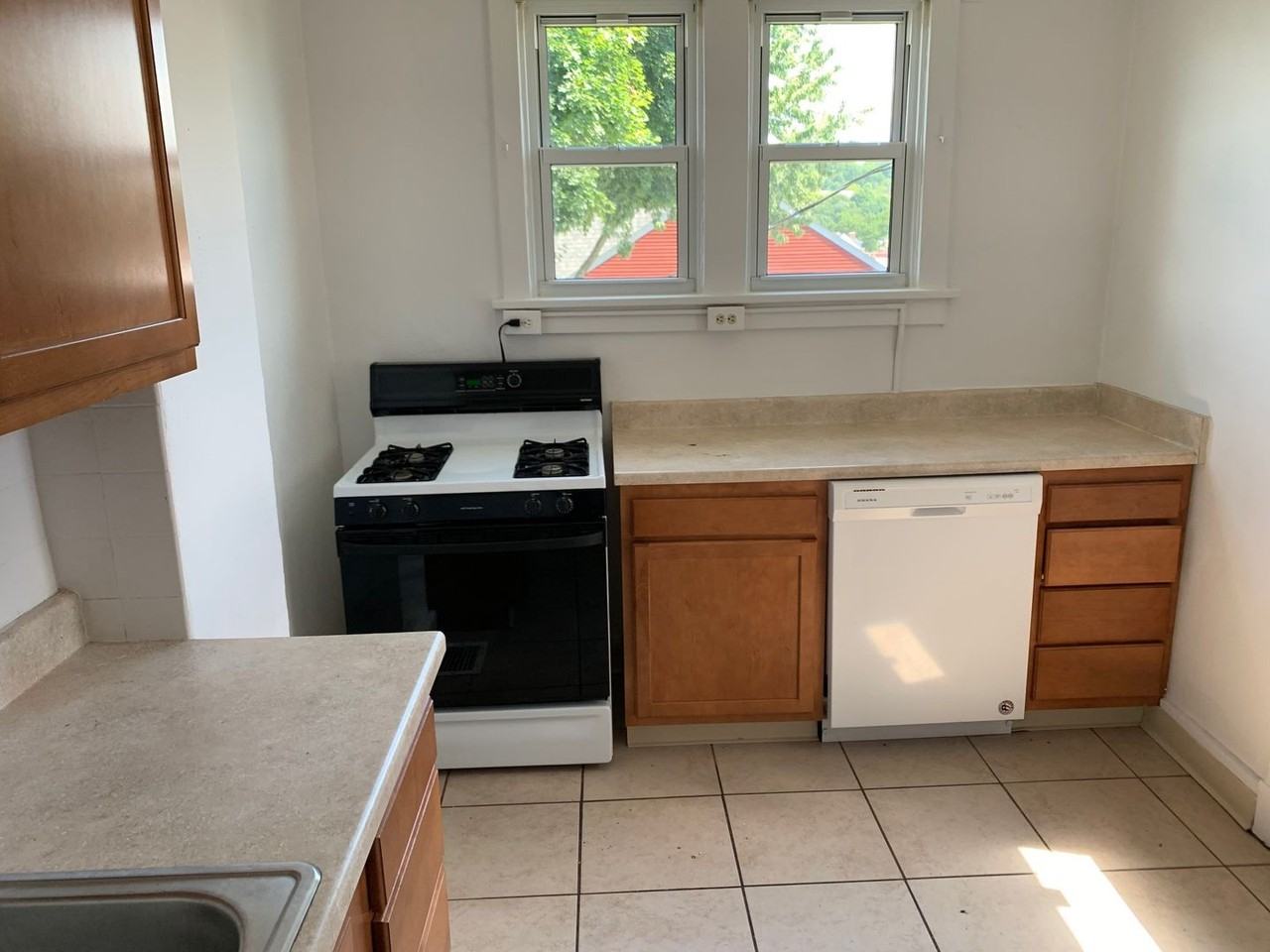 1876 Morningside Ave - Photo 2 of 13