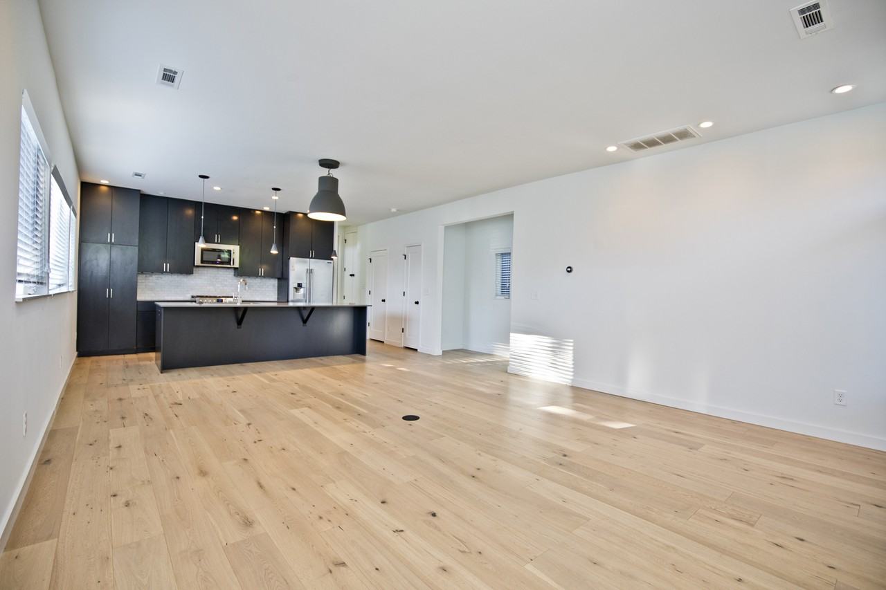 716 W Stone St #1 - Photo 3 of 26