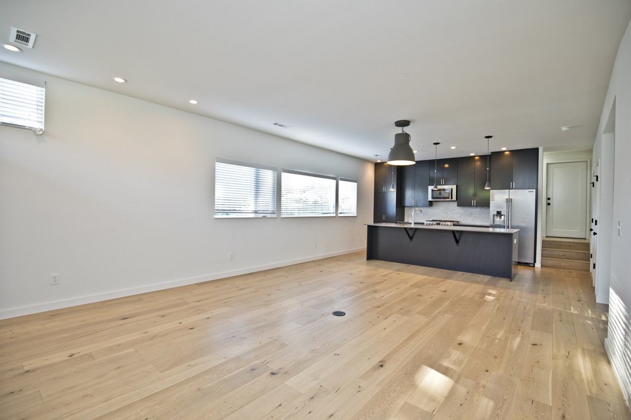 716 W Stone St #1 - Photo 4 of 26