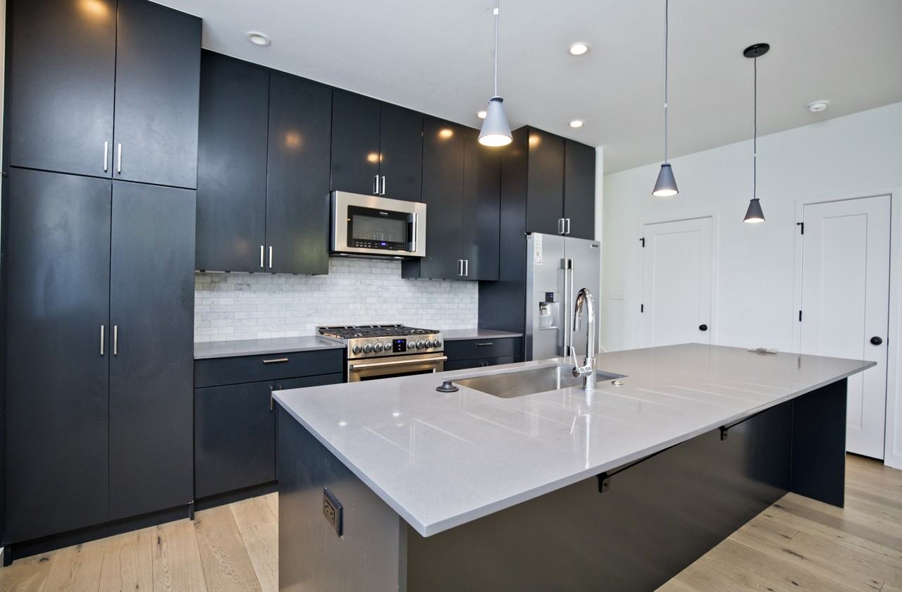 716 W Stone St #1 - Photo 7 of 26