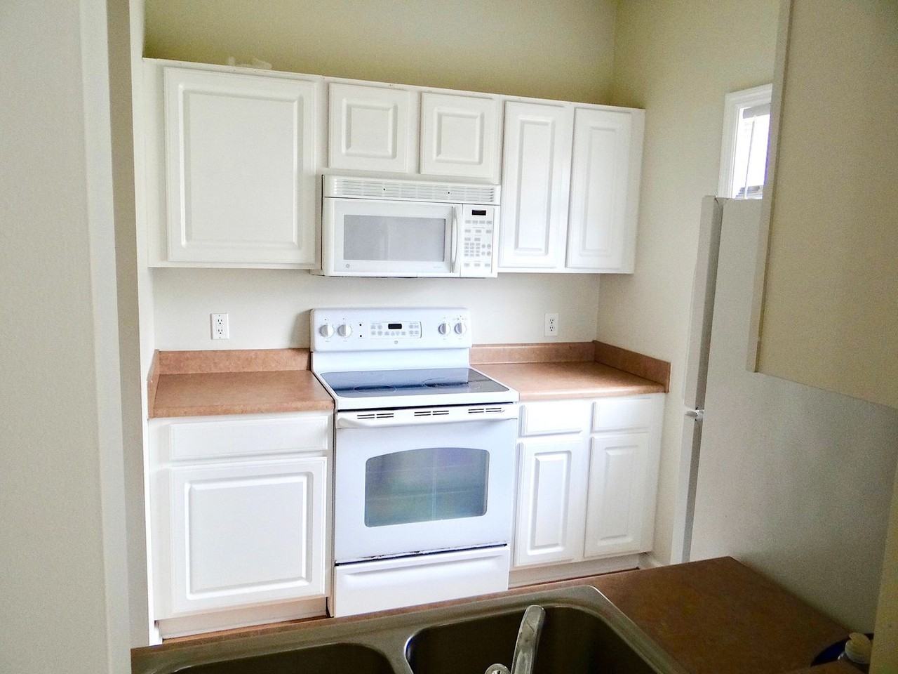 2080 Cross Gate Blvd - Photo 2 of 10