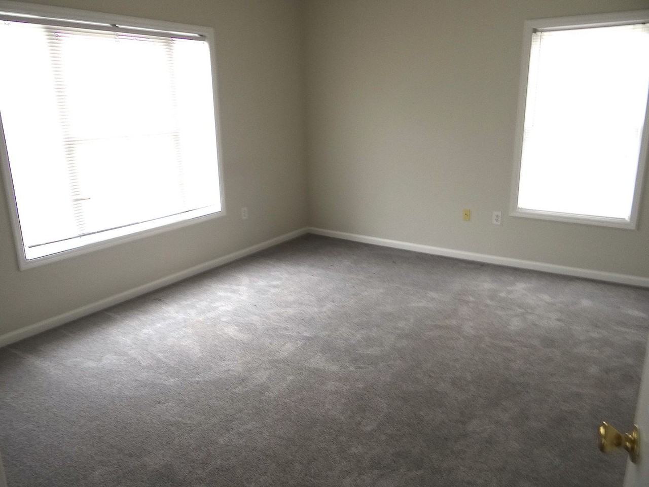 2080 Cross Gate Blvd - Photo 6 of 10