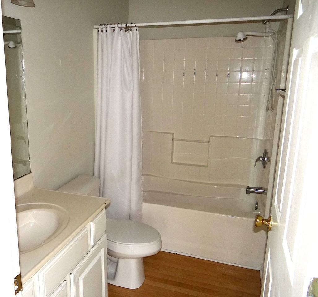 2080 Cross Gate Blvd - Photo 7 of 10