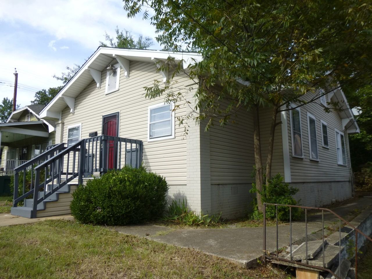 419 19th St S - Photo 3 of 33