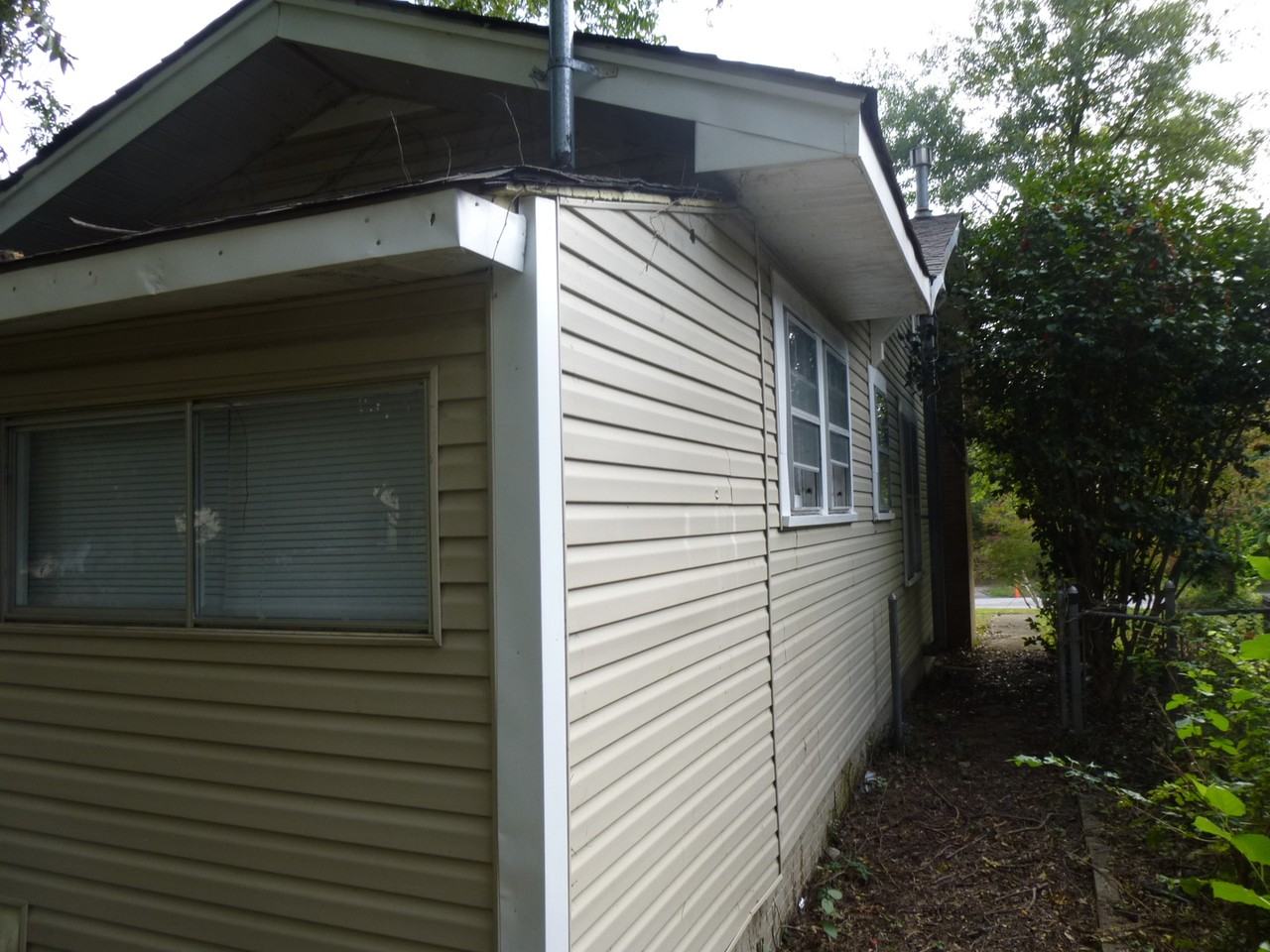 419 19th St S - Photo 5 of 33