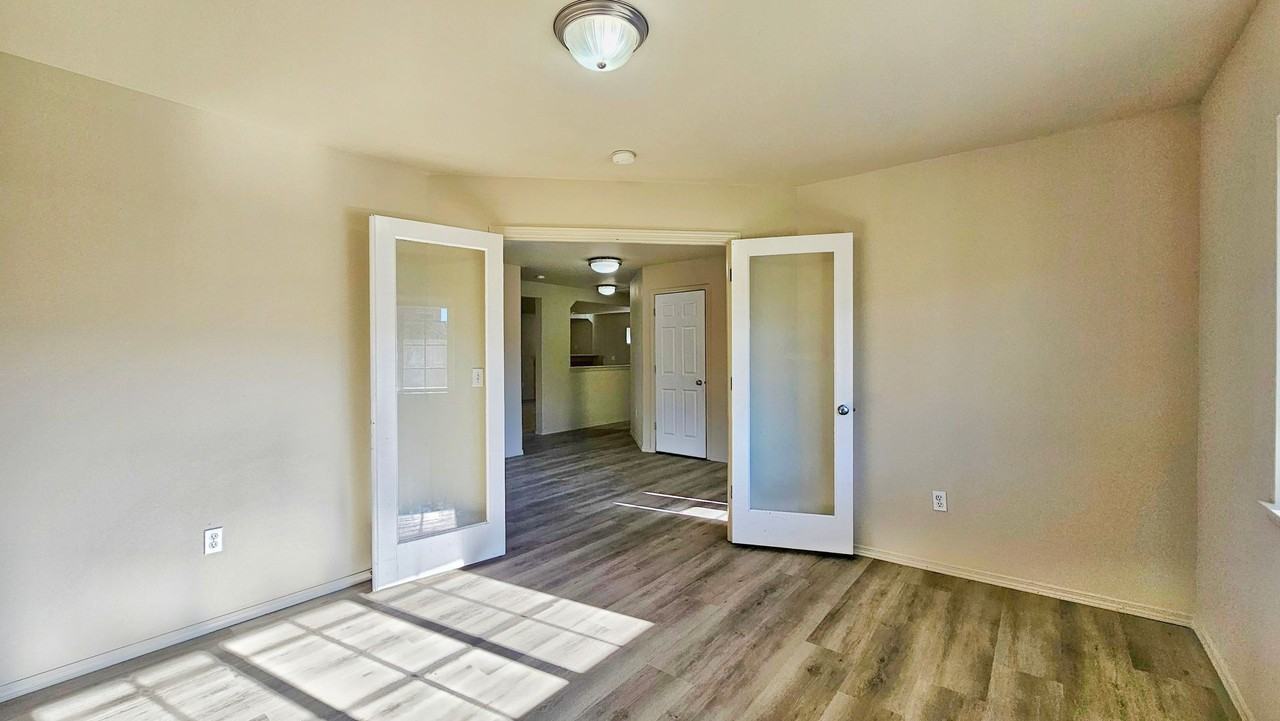 5316 Ne 4th Ct - Photo 2 of 32