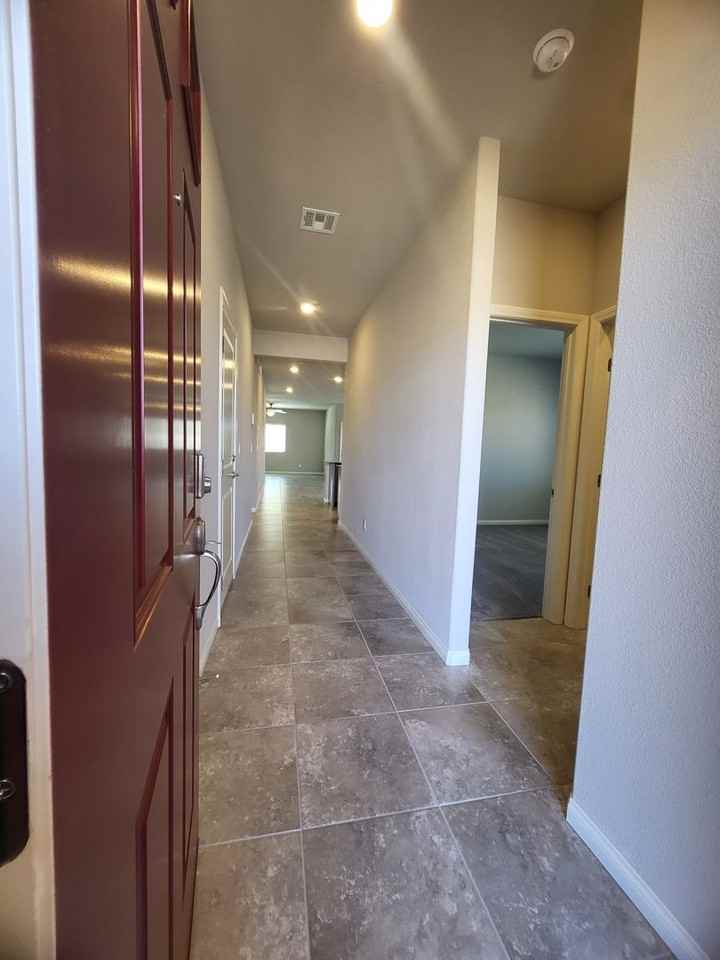 163 Hawk Ave - Photo 4 of 36