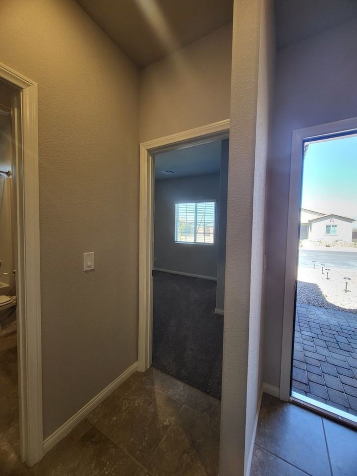 163 Hawk Ave - Photo 6 of 36