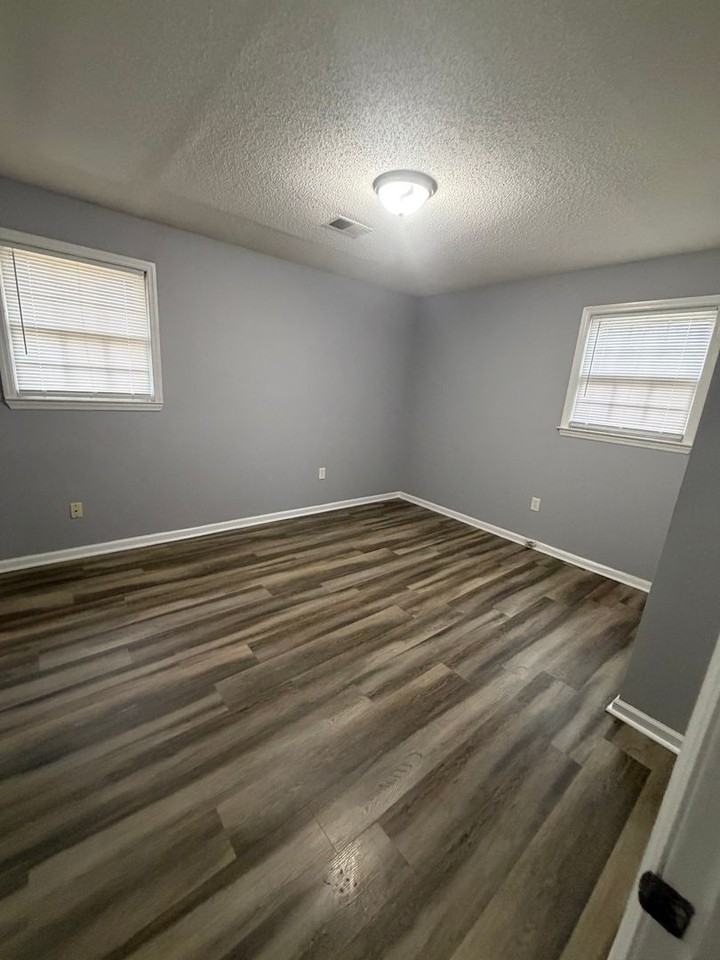 4446 Farmwood St - Photo 3 of 12