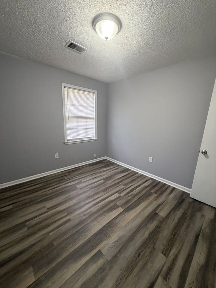 4446 Farmwood St - Photo 4 of 12