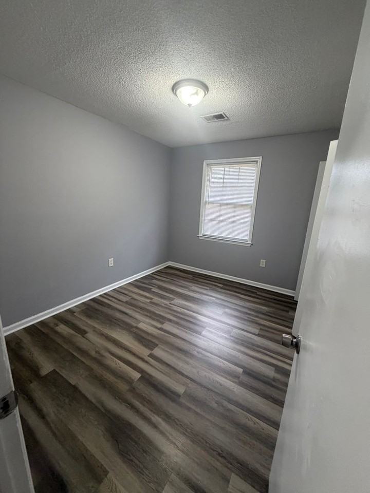 4446 Farmwood St - Photo 7 of 12