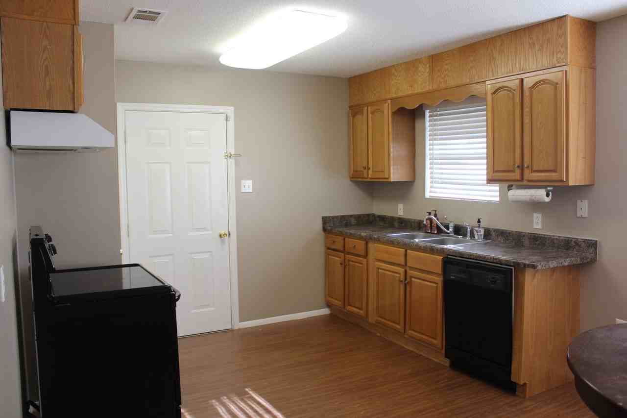 133 Melrose Pl - Photo 3 of 8