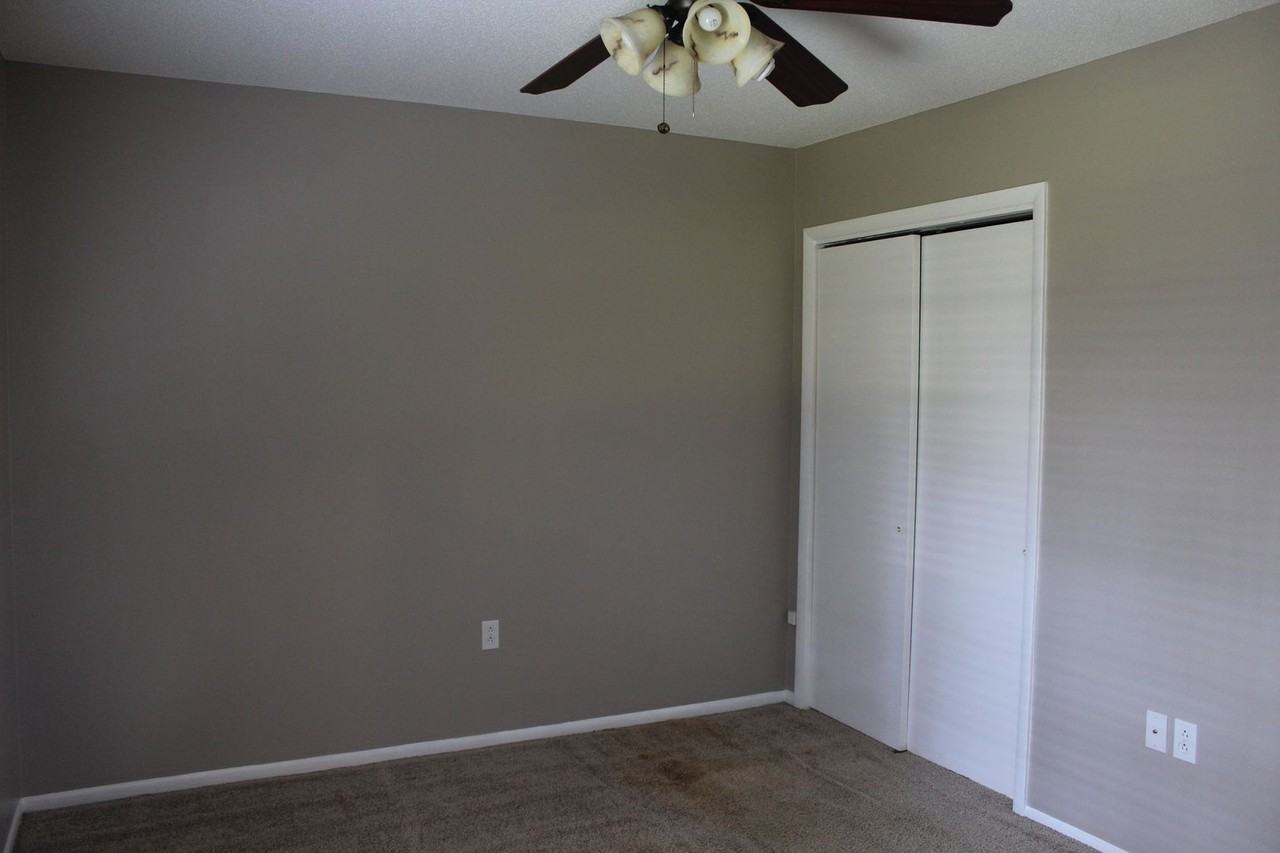 133 Melrose Pl - Photo 4 of 8