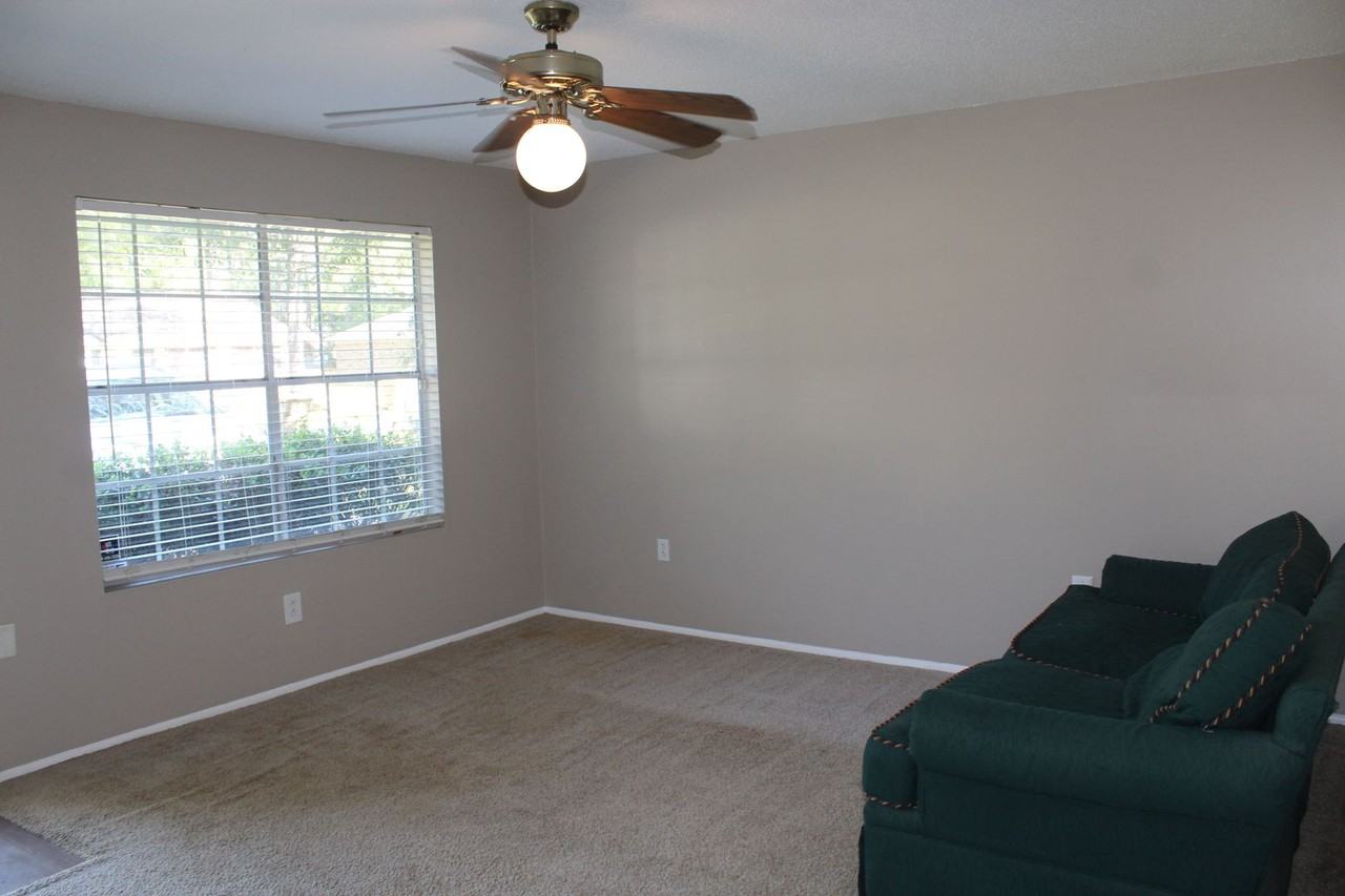 133 Melrose Pl - Photo 6 of 8