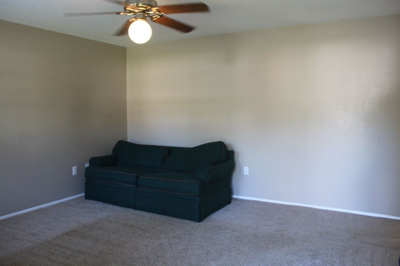 133 Melrose Pl - Photo 7 of 8