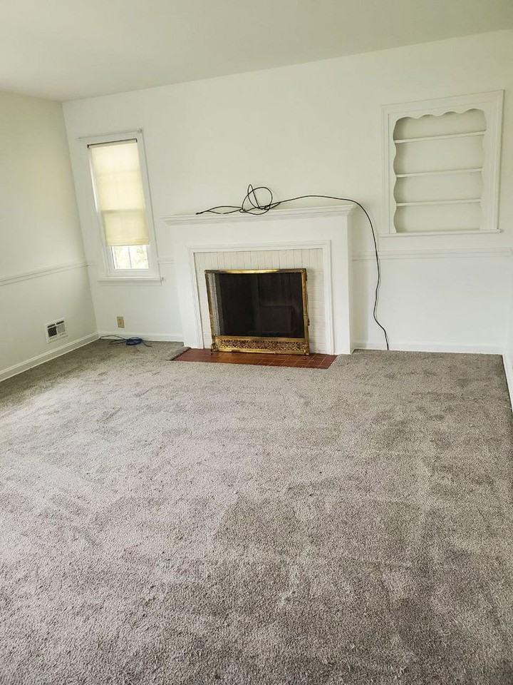 105 W Liberty Ct - Photo 3 of 13