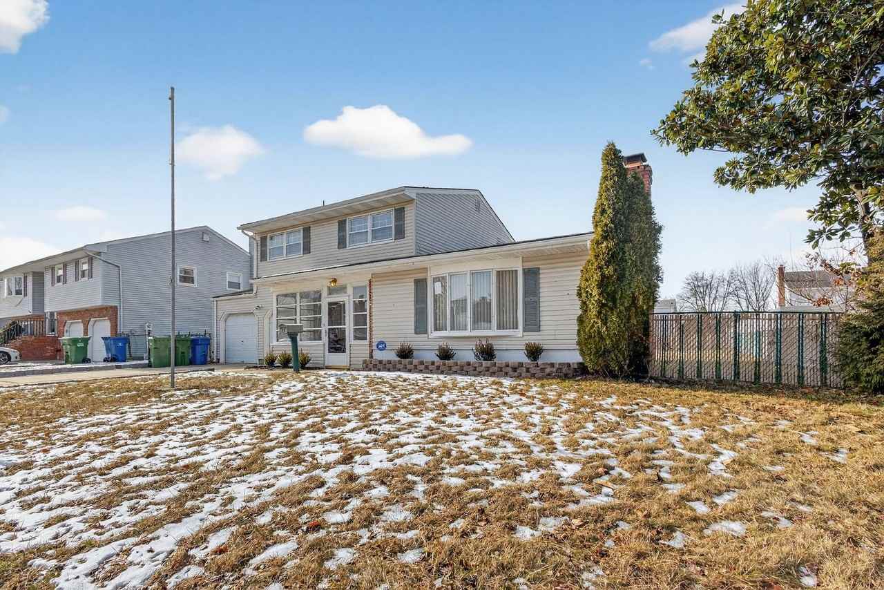 77 Marsh Ave - Photo 2 of 25