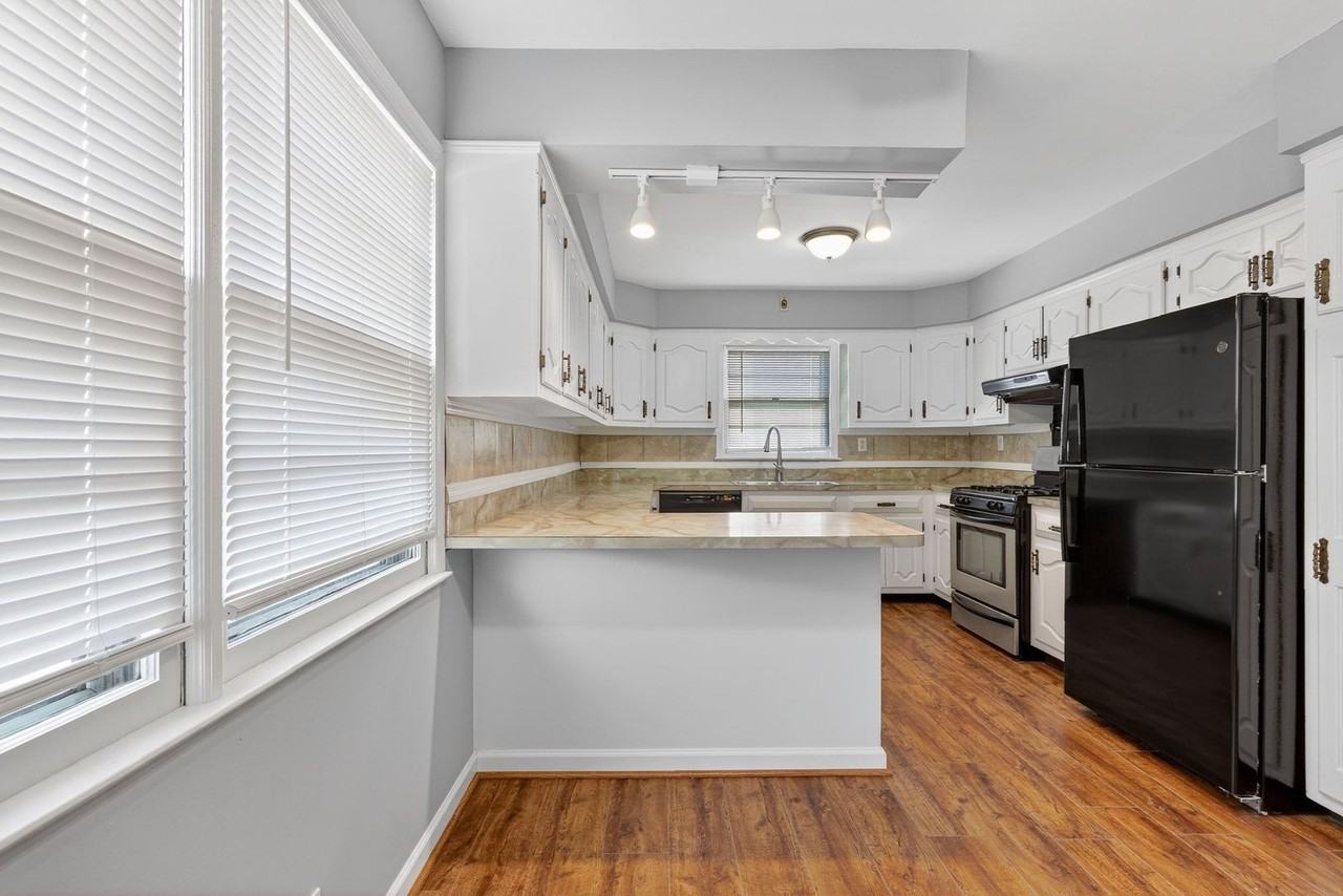 77 Marsh Ave - Photo 7 of 25