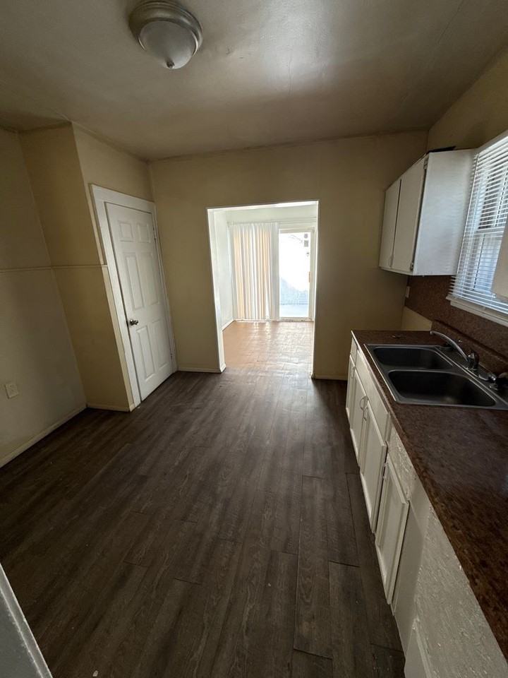 2102 Airline Ave - Photo 4 of 7