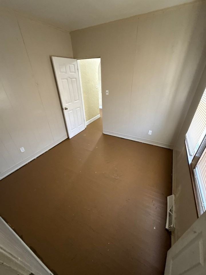 2102 Airline Ave - Photo 6 of 7