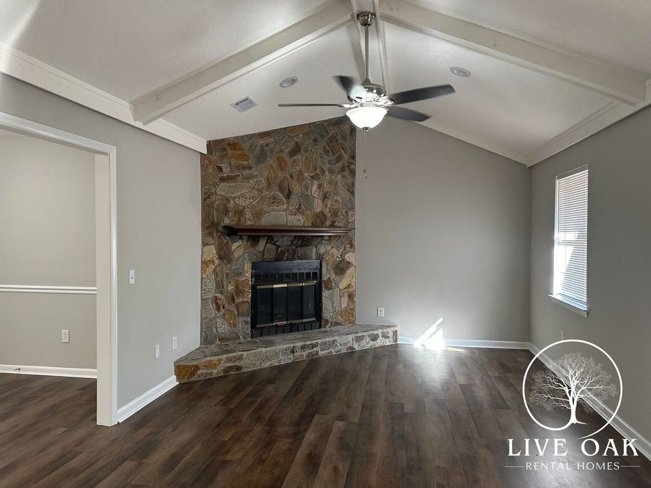 706 Robin Hood Dr - Photo 2 of 9