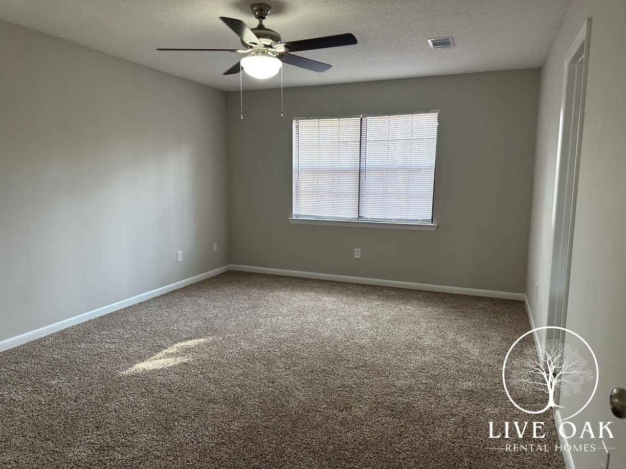 706 Robin Hood Dr - Photo 5 of 9