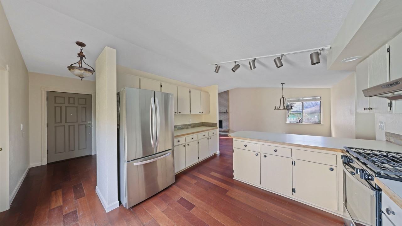 959 Sw 3rd Ave - Photo 3 of 13